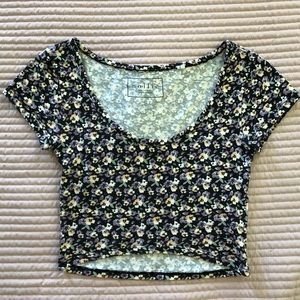 👚nollie Floral Crop Top